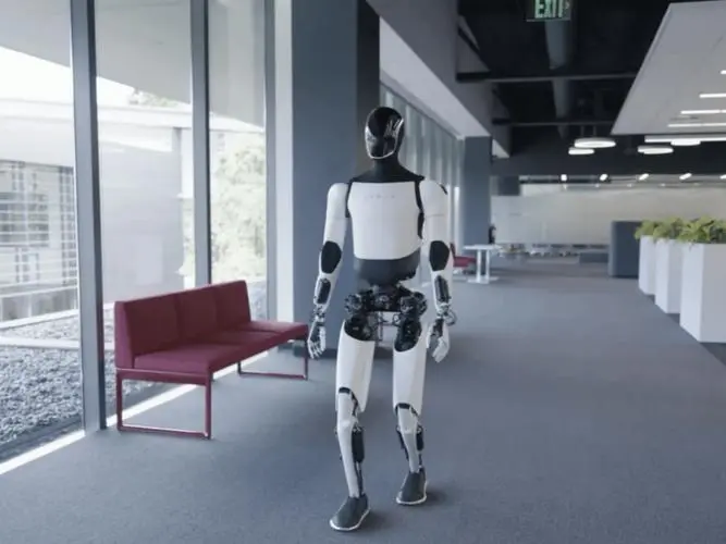 特斯拉“擎天柱”机器人亮相Robotaxi发布会，人工操控引热议
