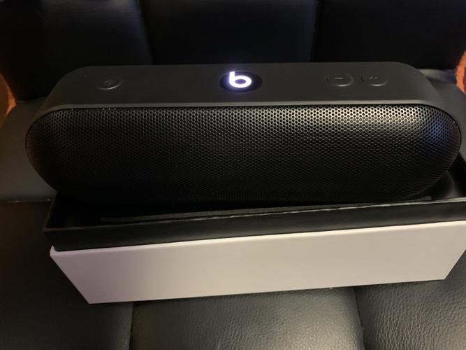 Beats与金·卡戴珊再度携手，推出Beats Pill特别版无线蓝牙扬声器
