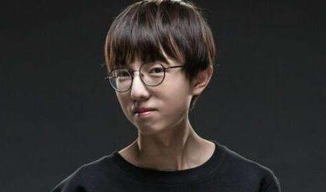 麻辣香锅队意外淘汰，Uzi直播怒喷无状态引发争议！