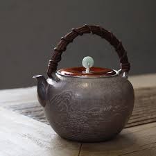 紫皮银壶：独特魅力与精湛工艺的完美融合