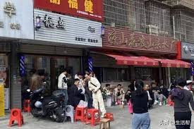 哇塞！超火的李晓华理发店究竟藏哪儿啦？快来一探究竟！