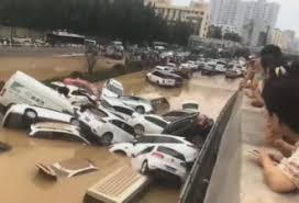 惊爆！郑州京广隧道被困车辆是否已全部拉出？速来一探究竟！